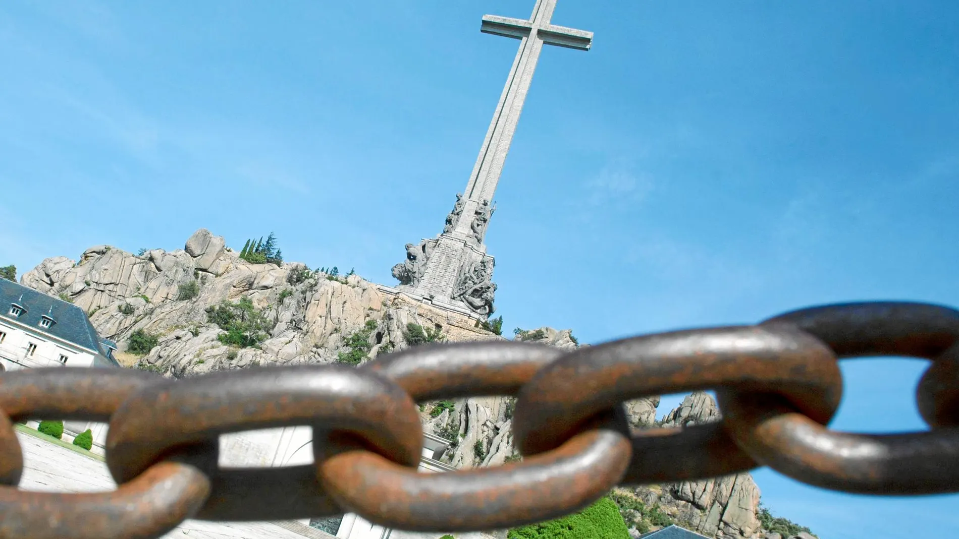 La gran cruz del Valle de los Caídos, donde se encuentra enterrado Franco desde hace 43 años. Foto: Javier Fernández-Largo