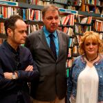 El presidente del Gremio de Editores de Castilla y León, Ricardo de Luis (en el centro) junto a Héctor Escobar y Eva Fraile de la junta directiva