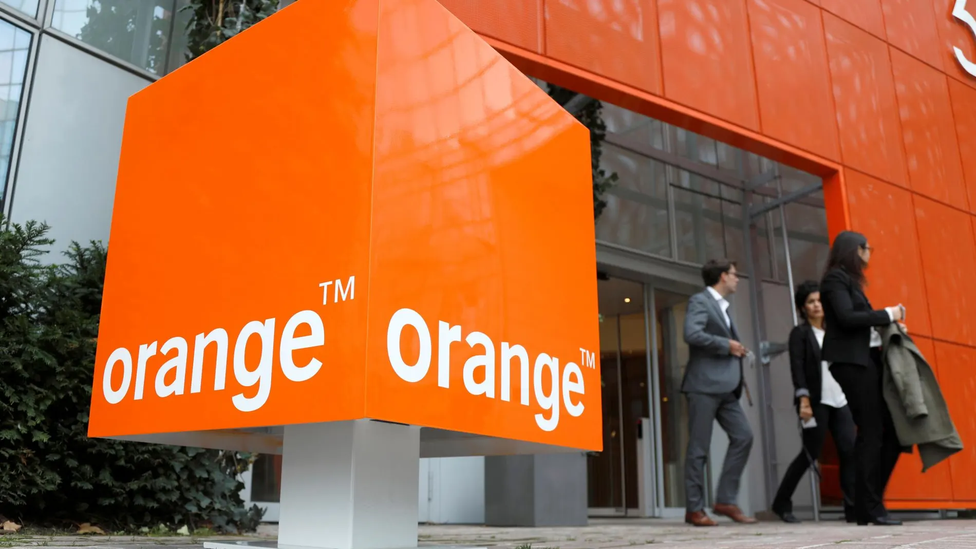 Logo de Orange situado en la entrada de Cyberdefense