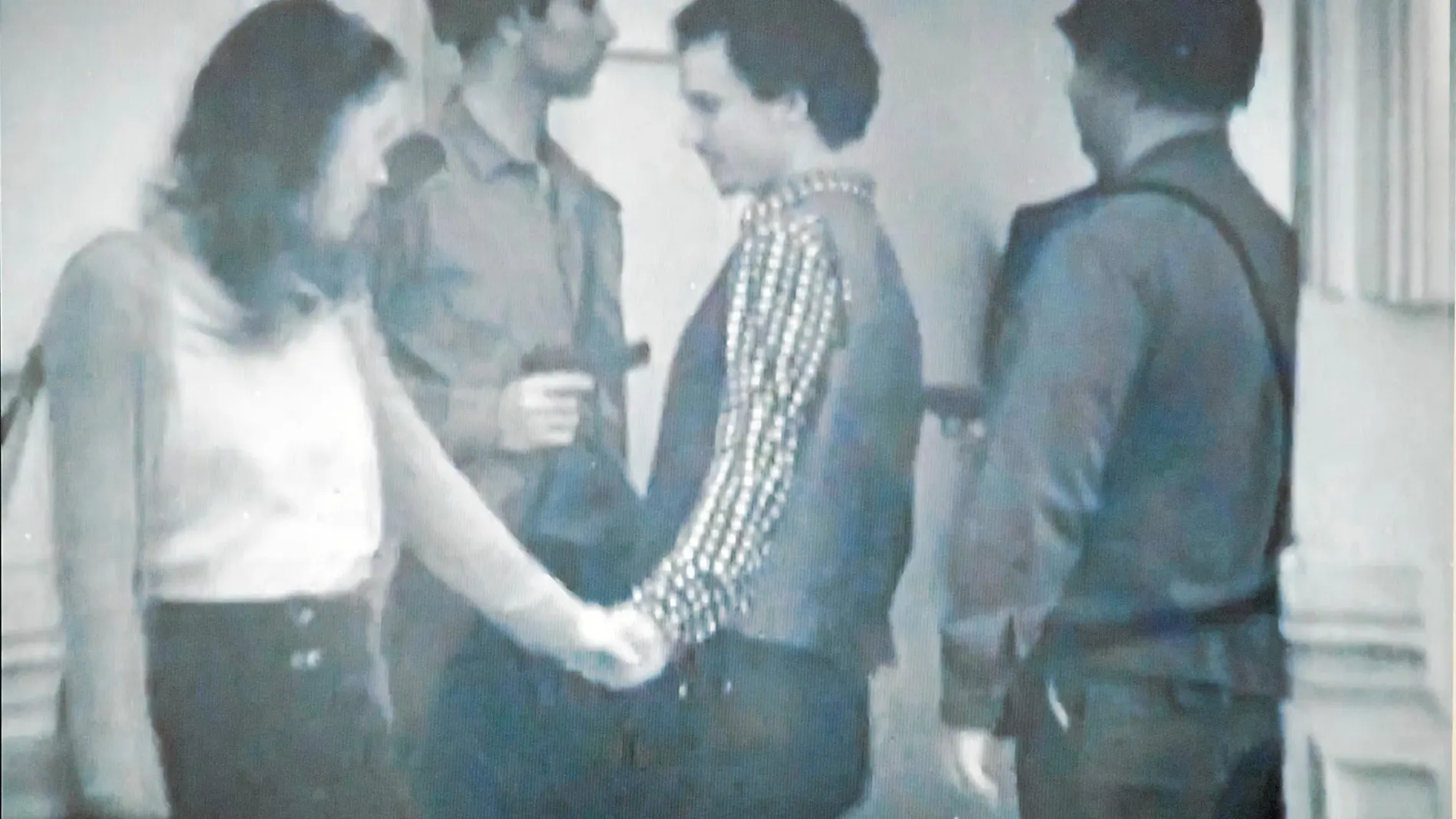 «Pasar entre ellos» (1969).