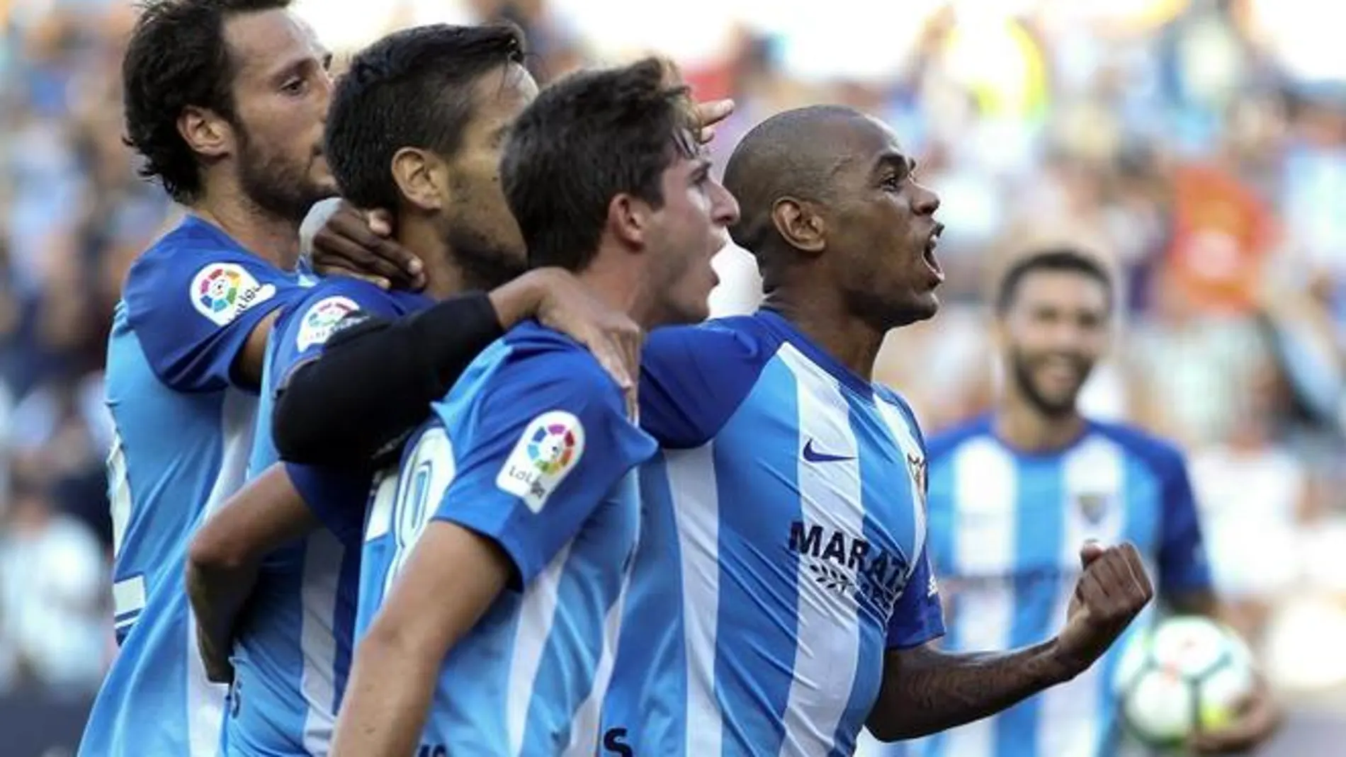 Jugadores del Málaga celebran un gol