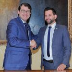 El alcalde Fernández Mañueco y el portavoz de Ciudadanos, Alejandro González