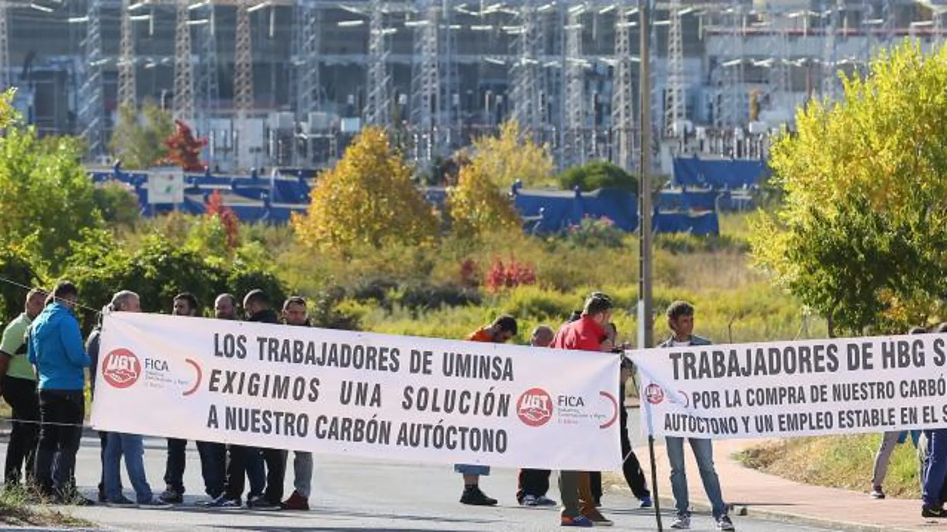 Protestas de mineros ante las puertas de la central térmica de Compostilla de Cubillos de Sil (León)