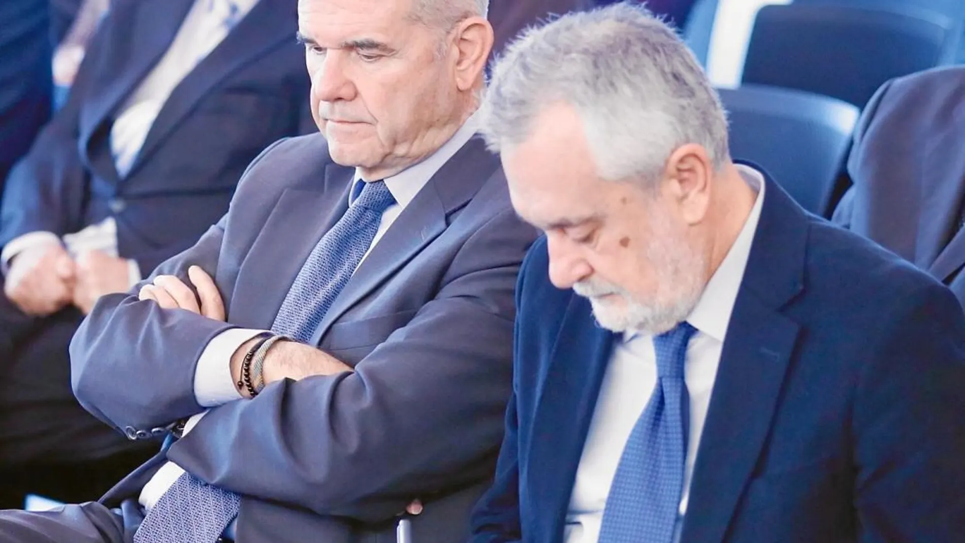 Los ex presidentes Manuel Chaves y José Antonio Griñán se encuentran entre los acusados