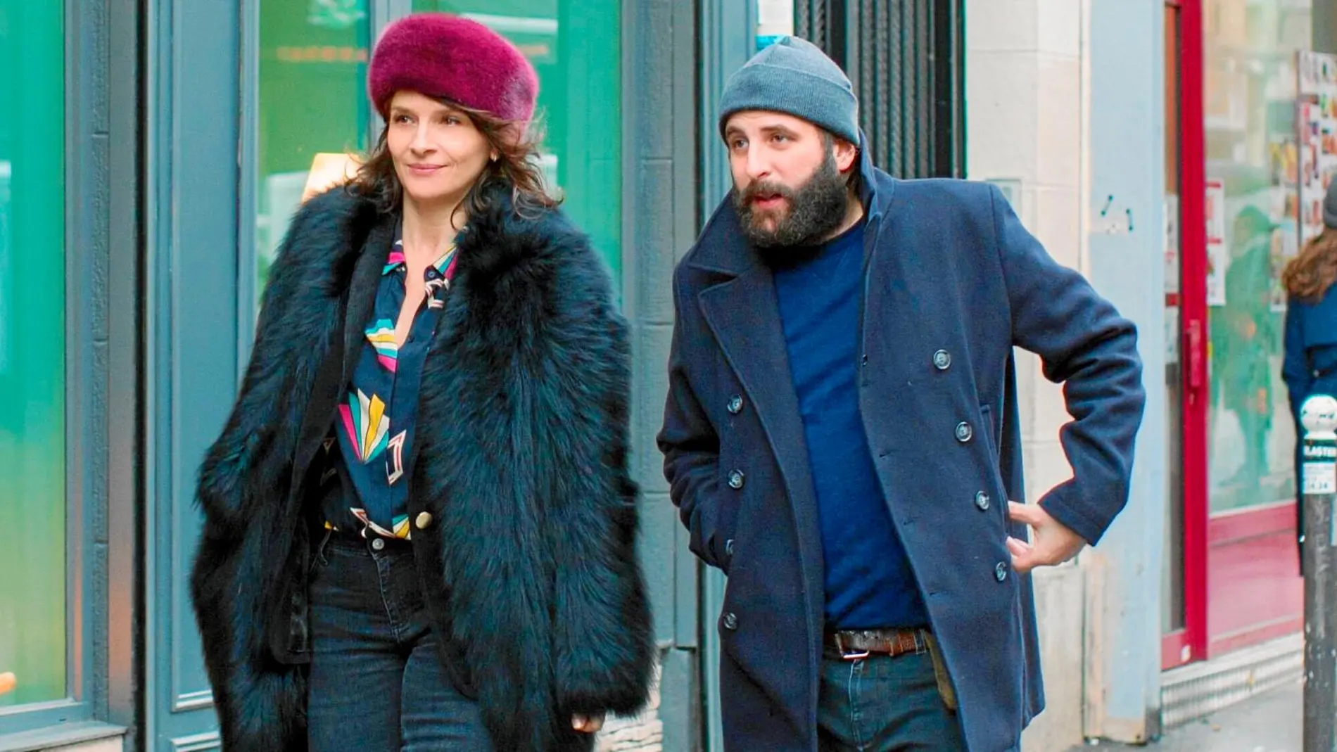 Juliette Binoche y Vincent Macaigne, en un fotograma de «Dobles vidas», la nueva cinta de Olivier Assayas
