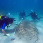 Arqueólogos subacuáticos examinan restos de la ciudad romana de Néapolis