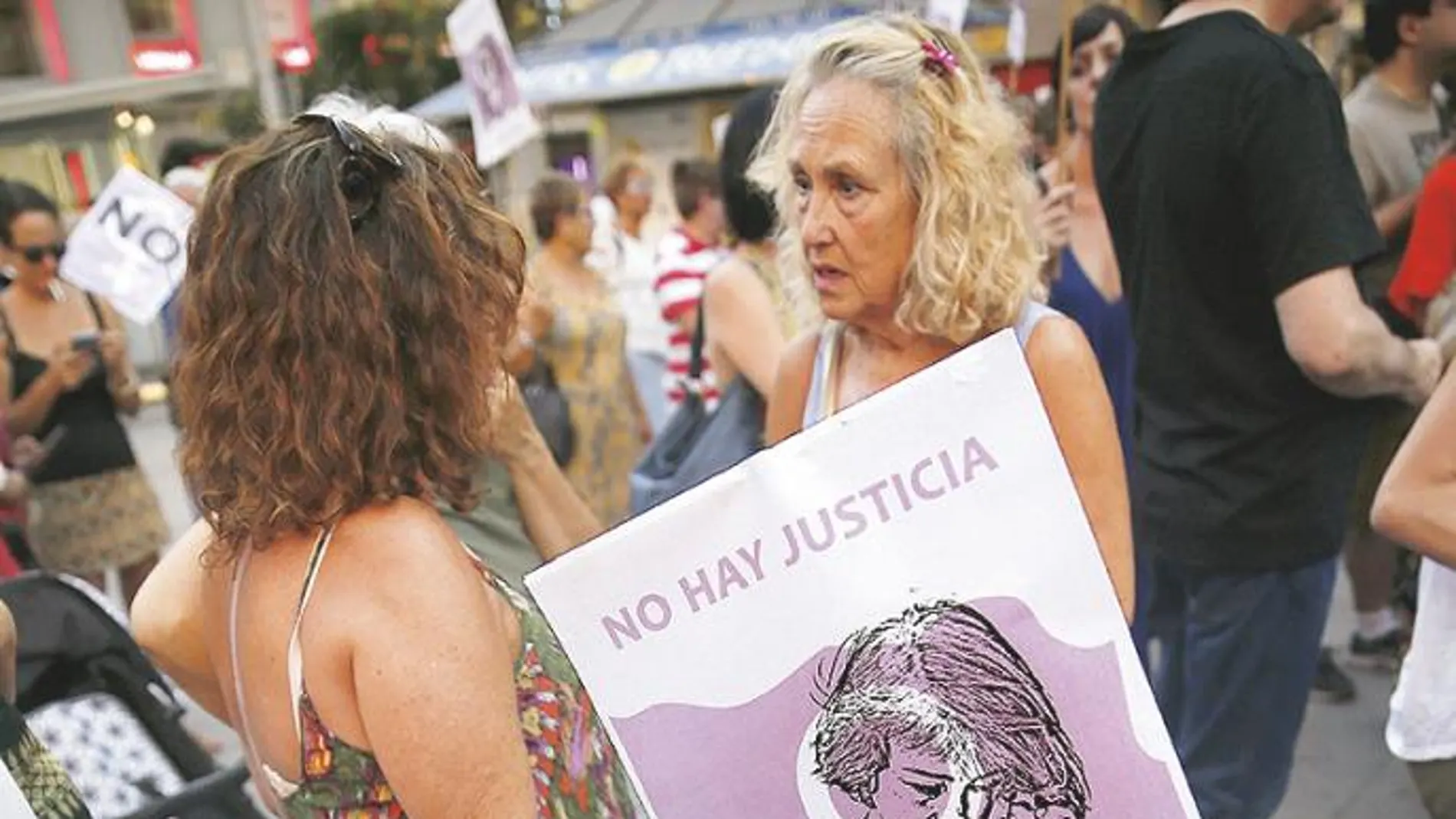 Plataformas en defensa de Juana Rivas se manifestaron en la plaza de Callao