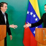 El líder opositor Juan Guaidó fue recibido por el presidente brasileño, Jair Bolsonaro, ayer en Brasilia.