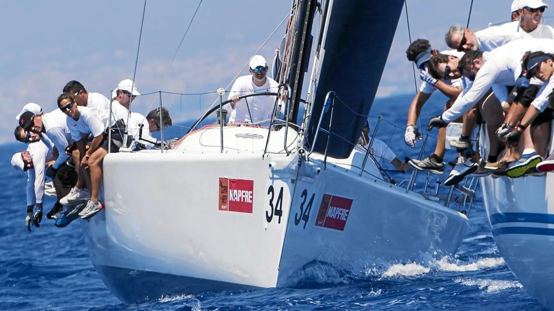 El barco de Felipe VI, durante las regatas