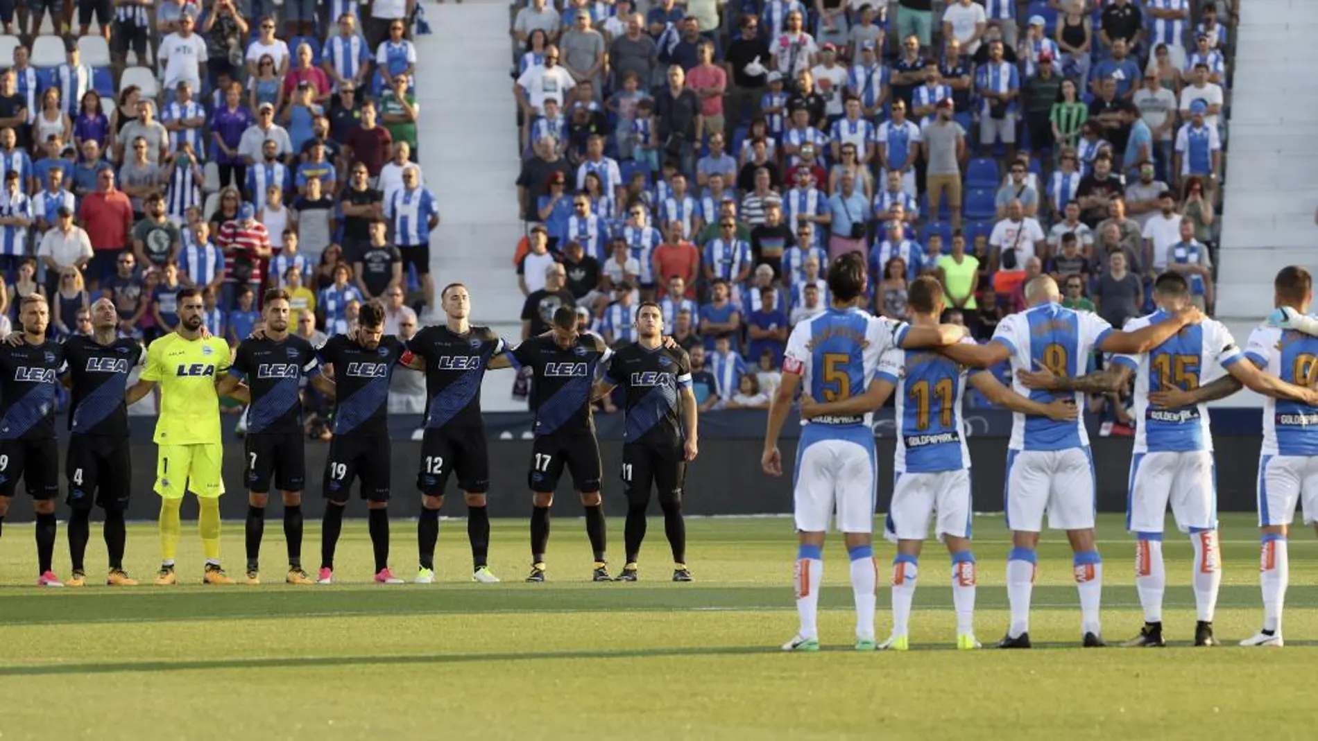 Antes del partido se guardó un minuto de silencio en recuerdo de las víctimas de los atentados de Barcelona