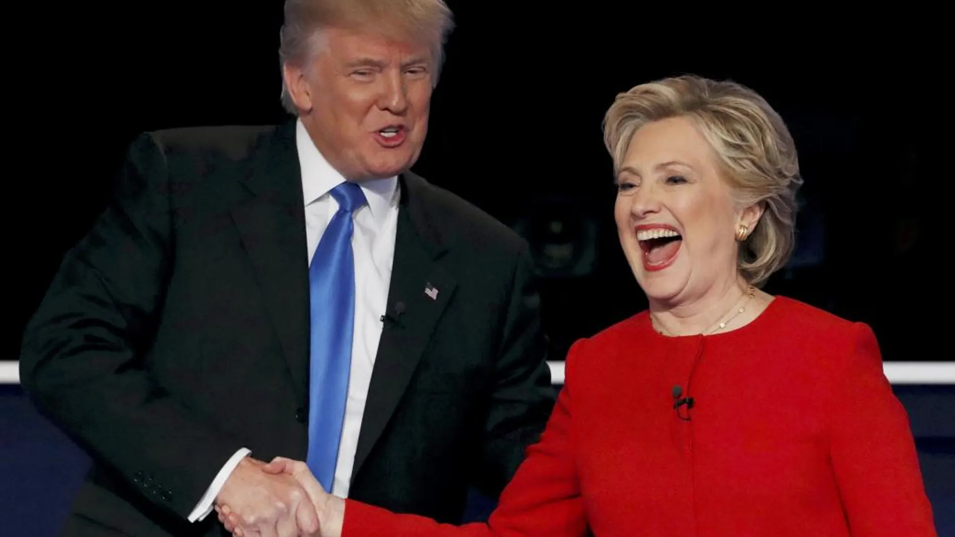 Trump y Clinton se saludan antes del primer debate presidencial
