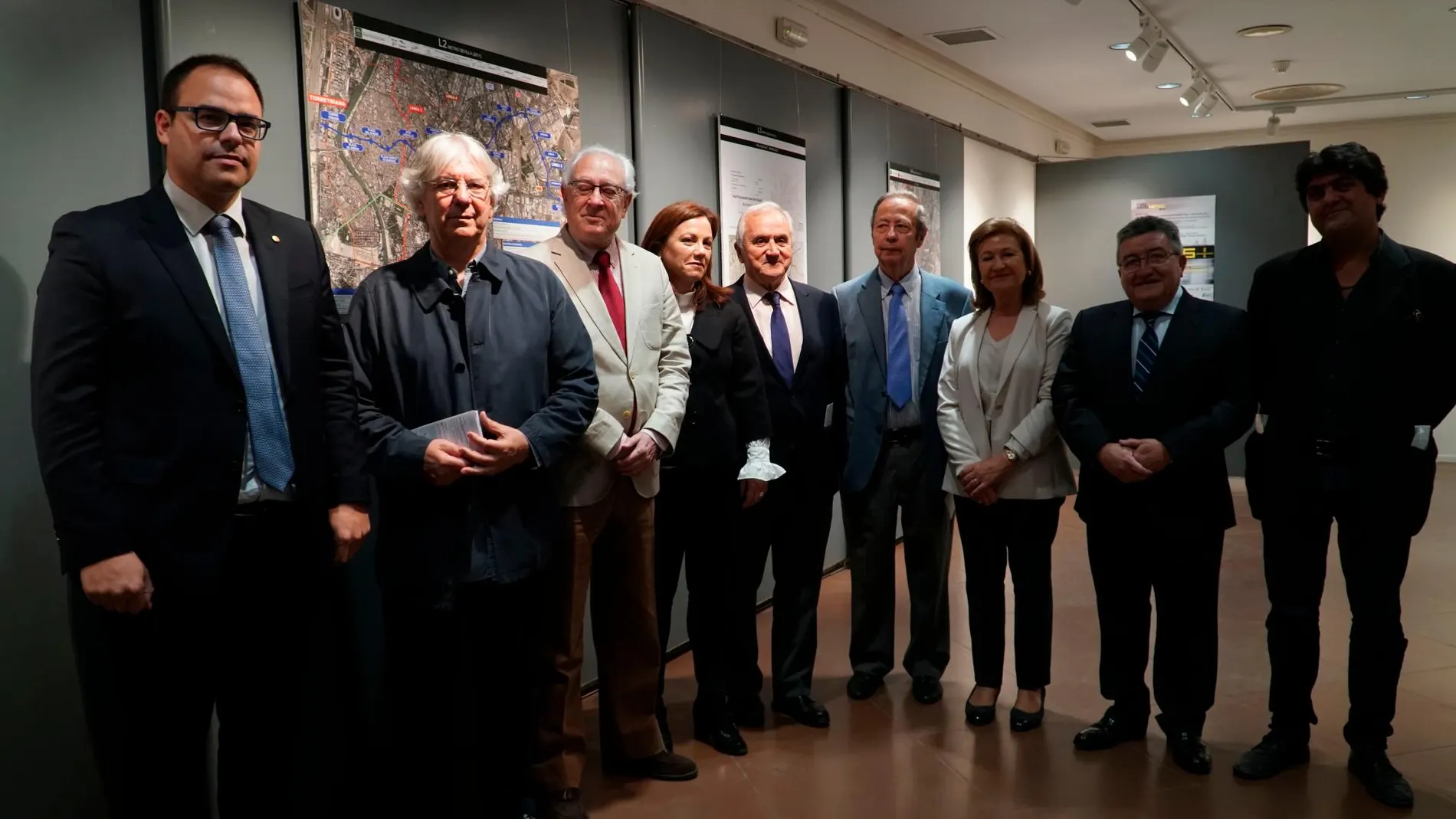 Representantes del COAS y autoridades, en la inauguración del foro / Foto: La Razón