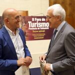 Jesús Julio Carnero, inaugura el II Foro de Turismo Provincia de Valladolid. Junto a él, el director ejecutivo de Programas Operativos y Relaciones Institucionales de la OMT, Márcio Favilla