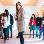 La secretaria general del PSOE Andaluz, Susana Díaz, camina por los pasillos del Parlamento de Andalucía / Foto: EFE