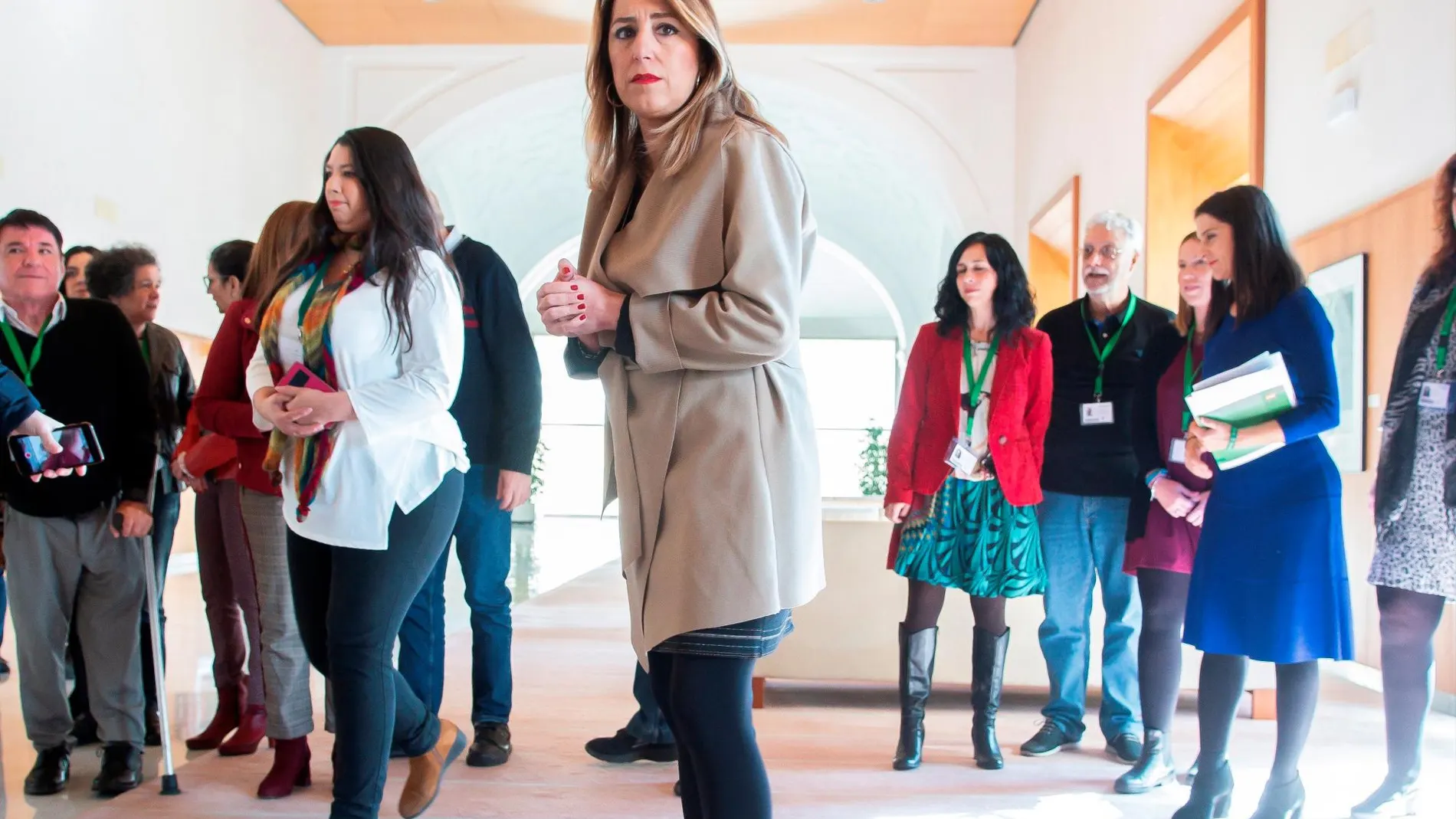 La secretaria general del PSOE Andaluz, Susana Díaz, camina por los pasillos del Parlamento de Andalucía / Foto: EFE