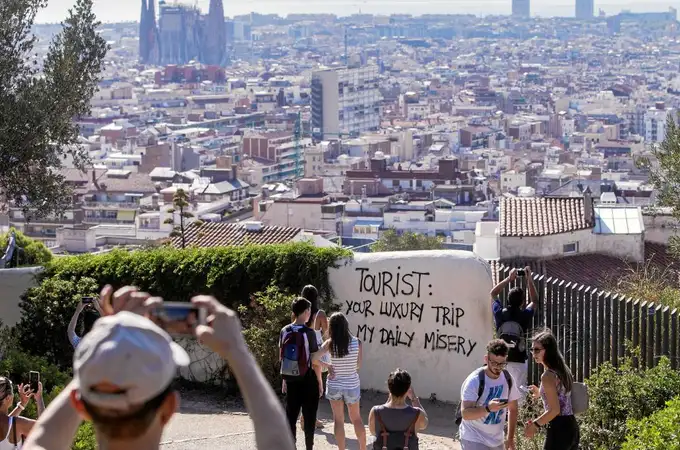 Colau limita la afluencia de turistas en el centro de Barcelona