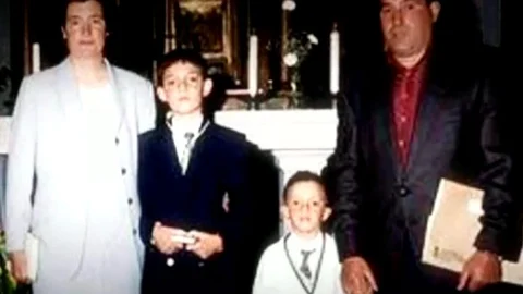 Imagen de archivo de la familia Barrio. De izquierda a derecha, Julia, la madre; Rodrigo, el hijo mayor y único superviviente; Álvaro, el menor asesinado; y Salvador, el padre