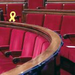 Los lazos amarillos estuvieron presentes ayer en la constitución del Parlament
