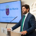 El presidente de la Región de Murcia, Fernando López Miras, ayer durante su comparecencia tras la reunión del Consejo de Gobierno en el Palacio de San Esteban