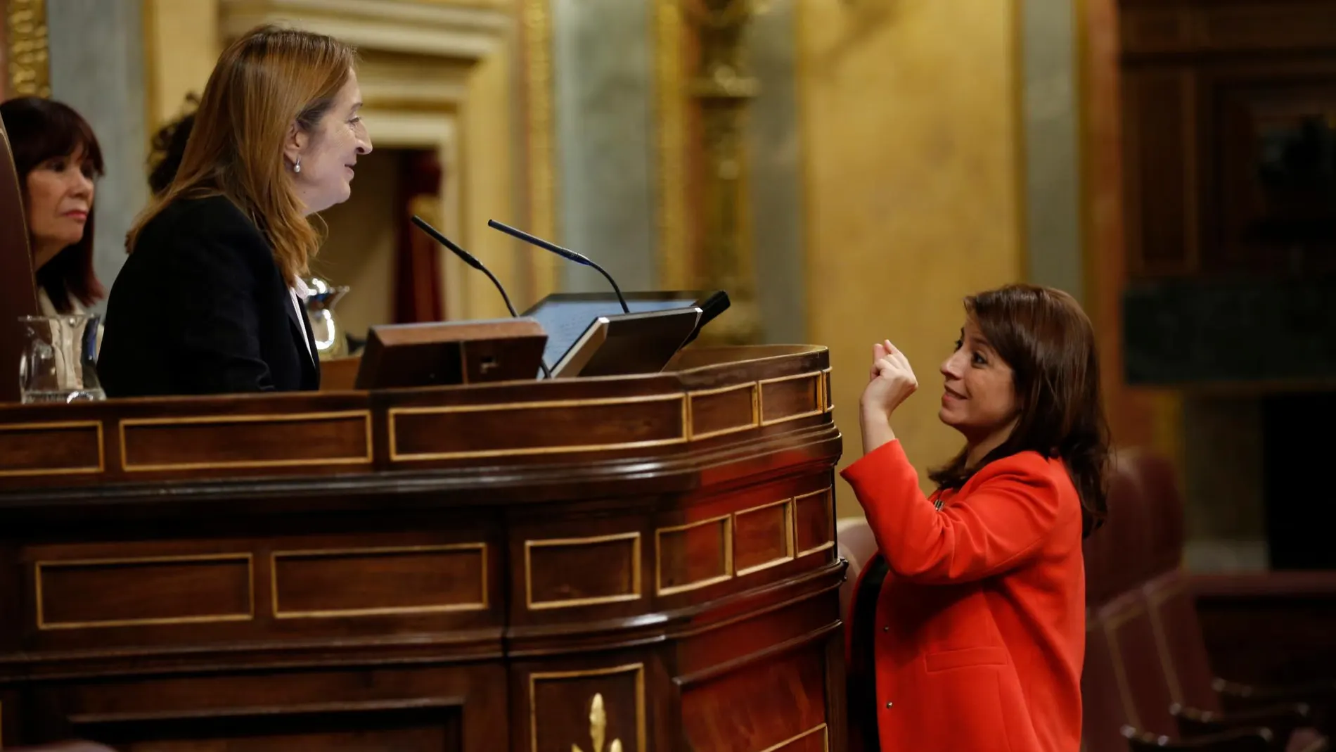 La expresidenta del Congreso, Ana Pastor, y la diputada socialista, Adriana Lastra, lideran las delegaciones de PP y PSOE