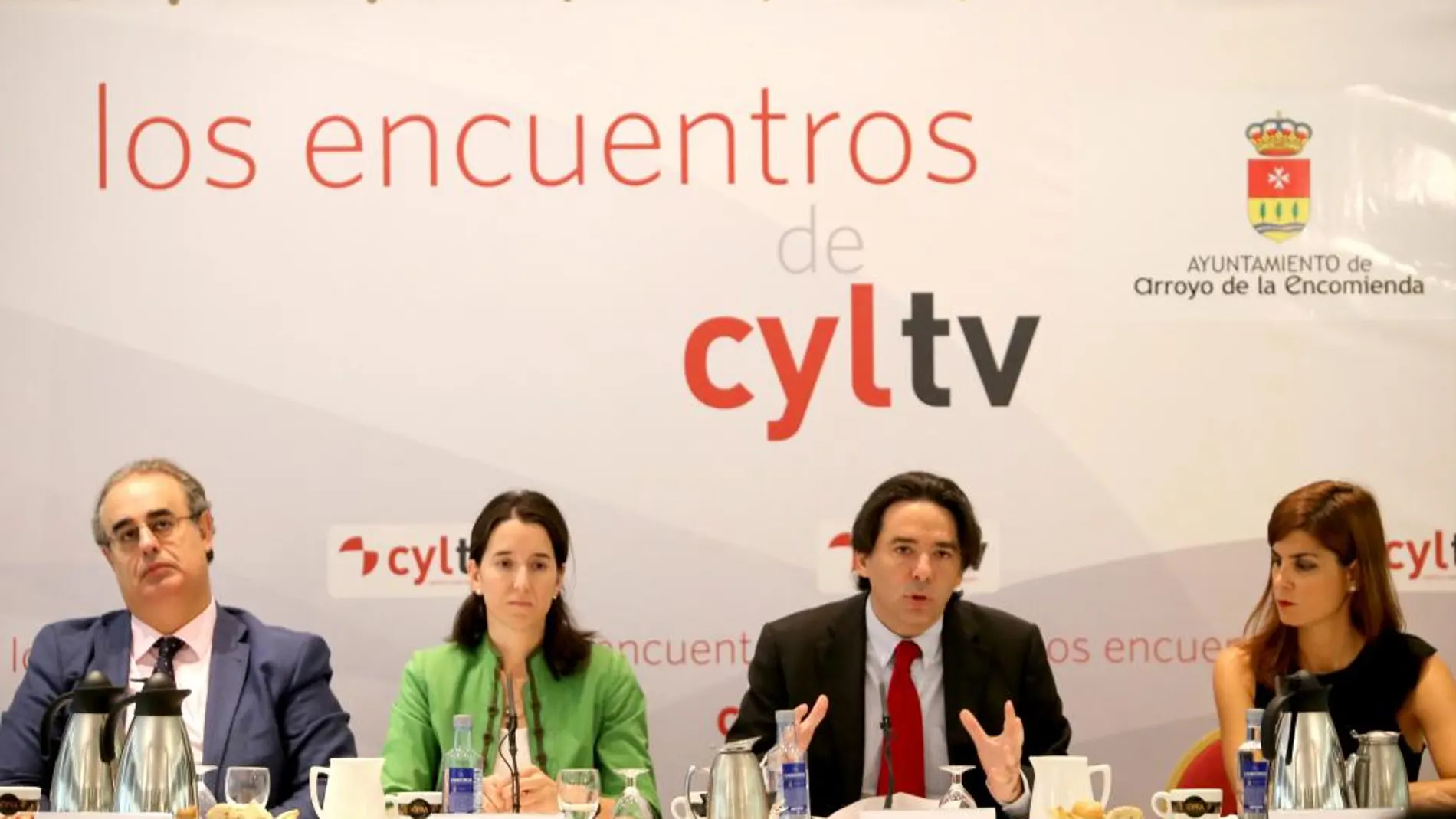 José Antonio Salvador, Irene Núñez, Percival Manglano y la periodista de CyLTV Estefanía Urueña, durante la jornada sobre horarios comerciales