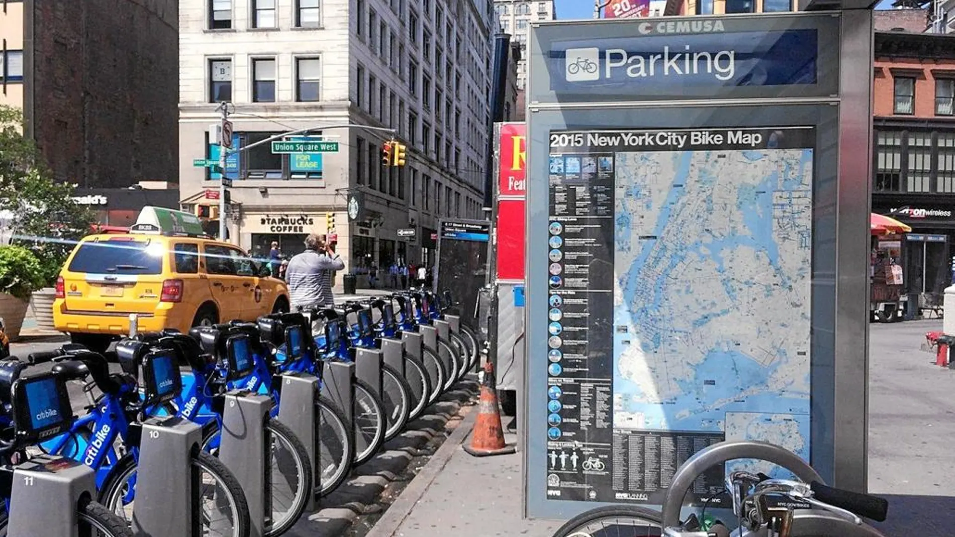 El sistema «WalkNYC» de Nueva York cuenta con mapas interactivos y señales informativas con mapas e información sobre el transporte de toda la ciudad