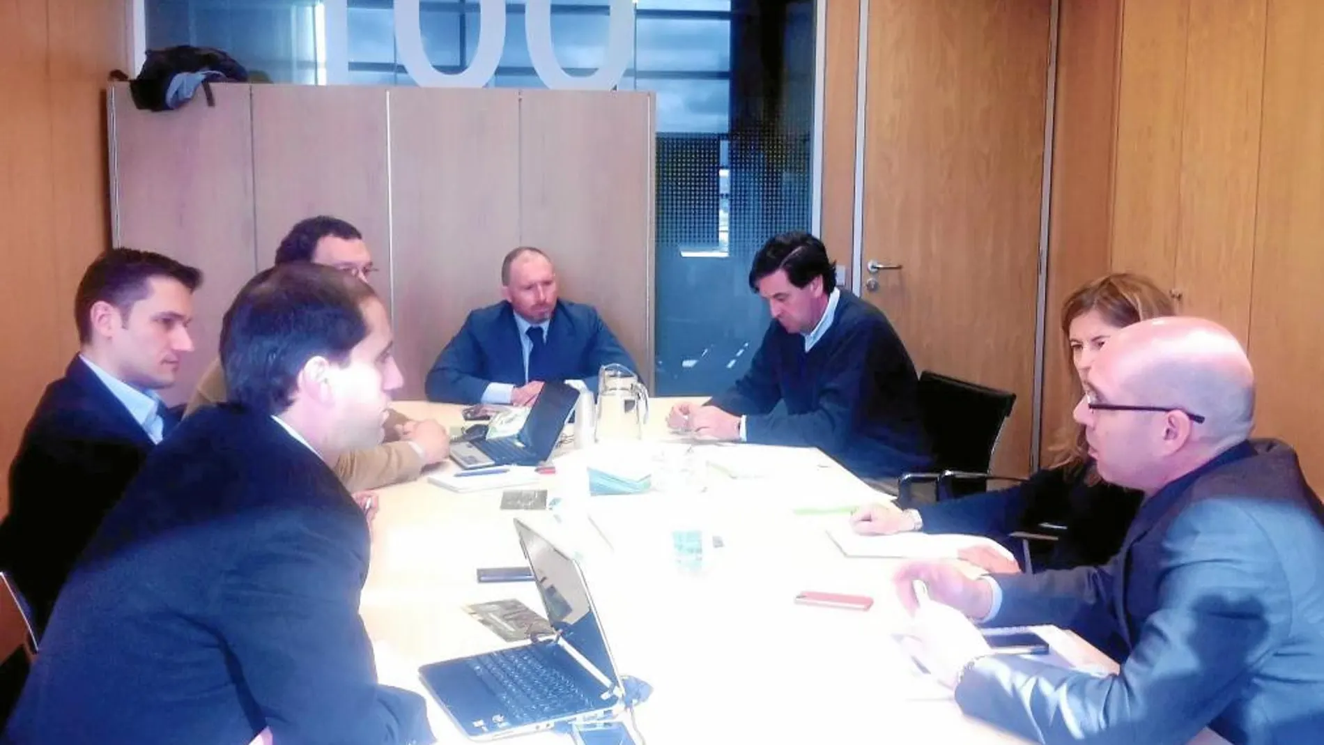 El equipo de la Consejería de Economía y Empleo se reúne con empresarios del sector de la madera en Castilla y León