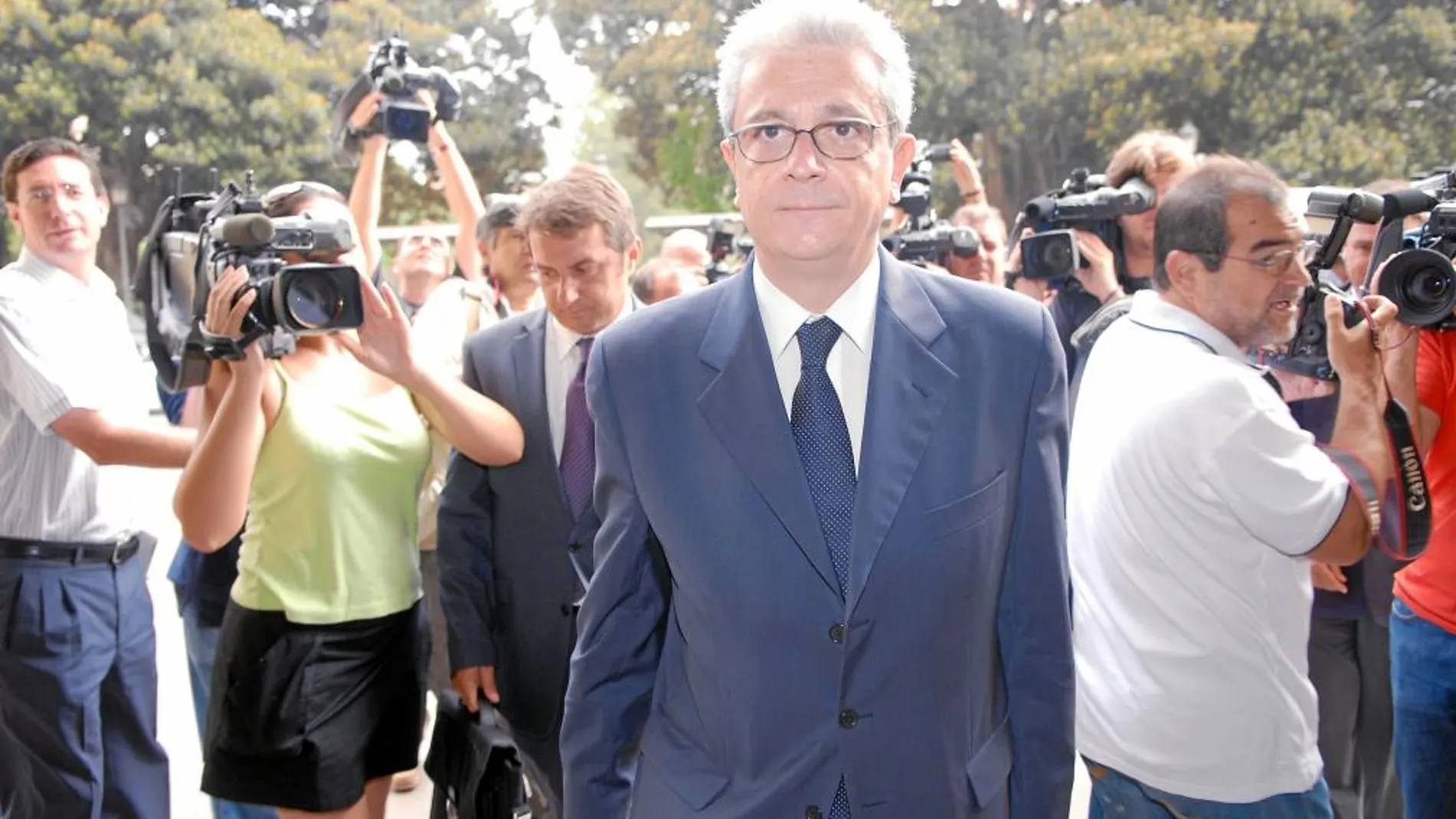 El abogado de Rafael Blasco, Javier Boix, entra en el Tribunal Superior de Justicia, en una imagen de archivo