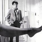 Dustin Hoffman/Benjamin Braddock descubre que la tentación siempre viste con medias de licra