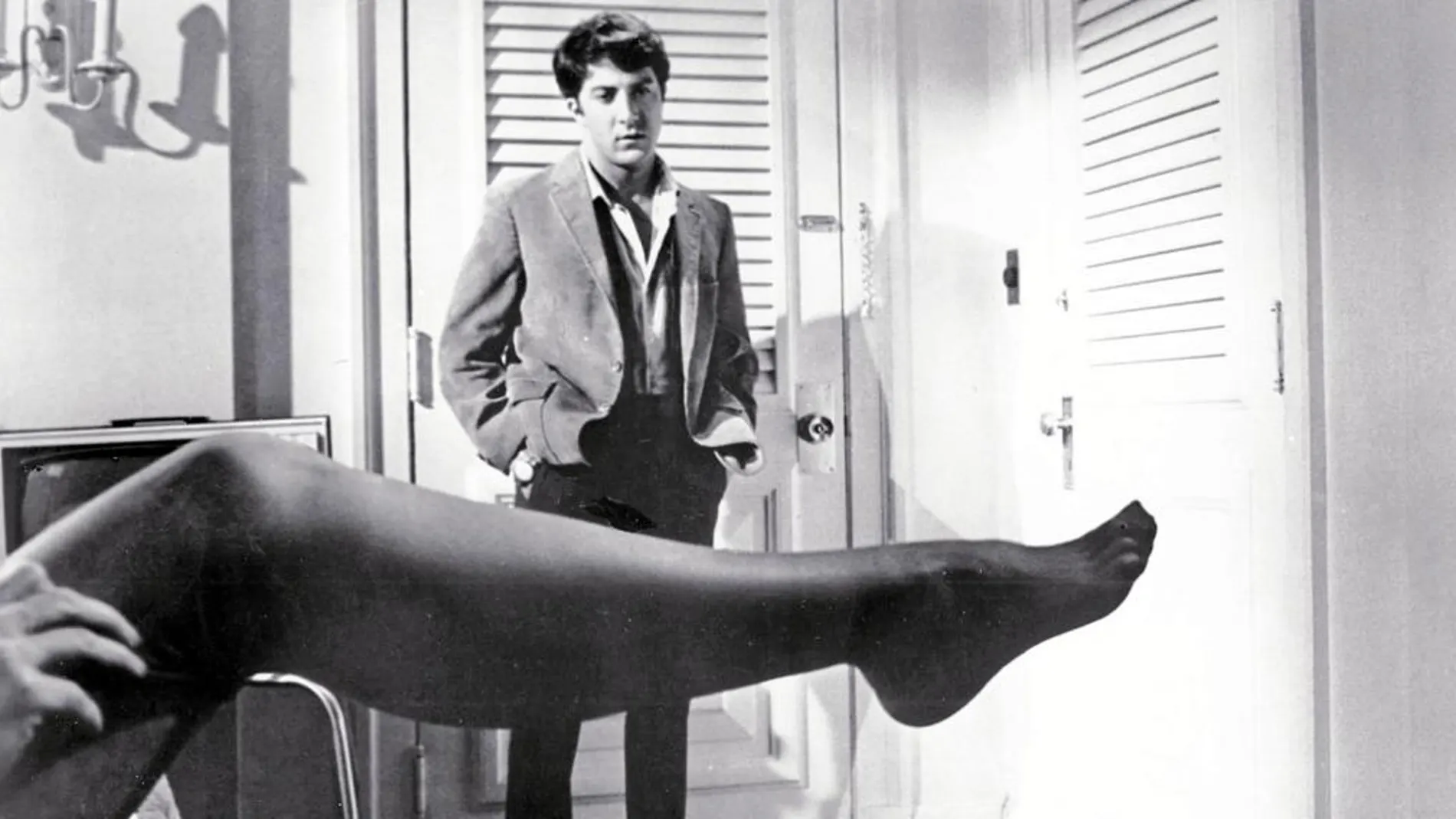 Dustin Hoffman/Benjamin Braddock descubre que la tentación siempre viste con medias de licra