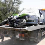 Los Mossos se llevan la moto y el coche de los terrroristas junto al chalé de Alcanar tras un incidente que cerraron como una explosión rutinaria.