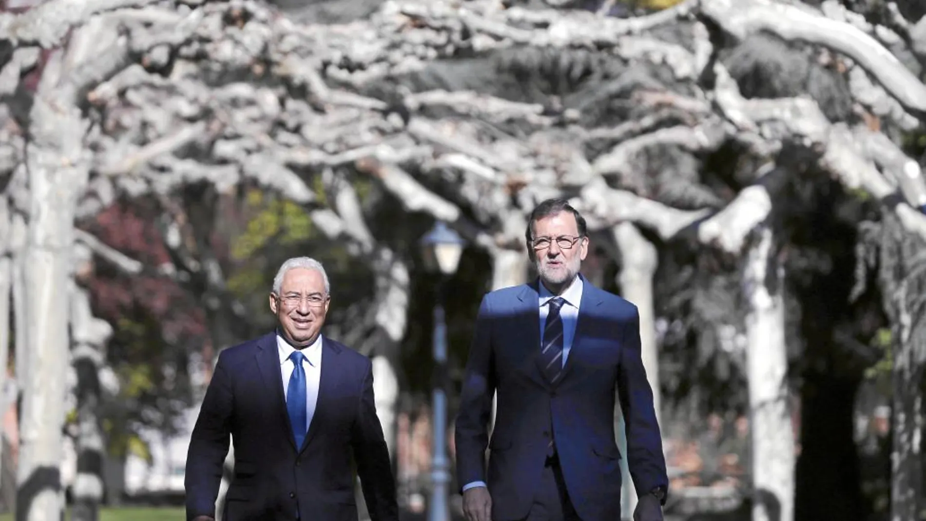 Rajoy recibe ayer al primer ministro de Portugal, Antonio Costa, en La Moncloa