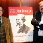 El empresario Enrique Cornejo con el poeta y miembro del jurado, Carlos Aganzo