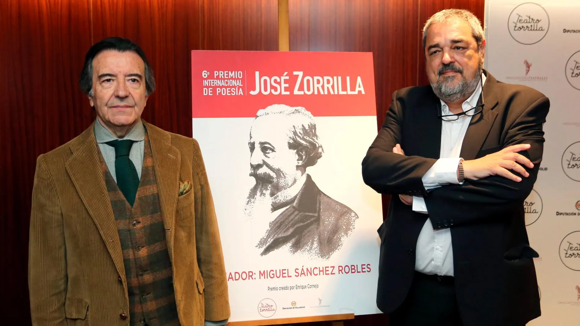 El empresario Enrique Cornejo con el poeta y miembro del jurado, Carlos Aganzo