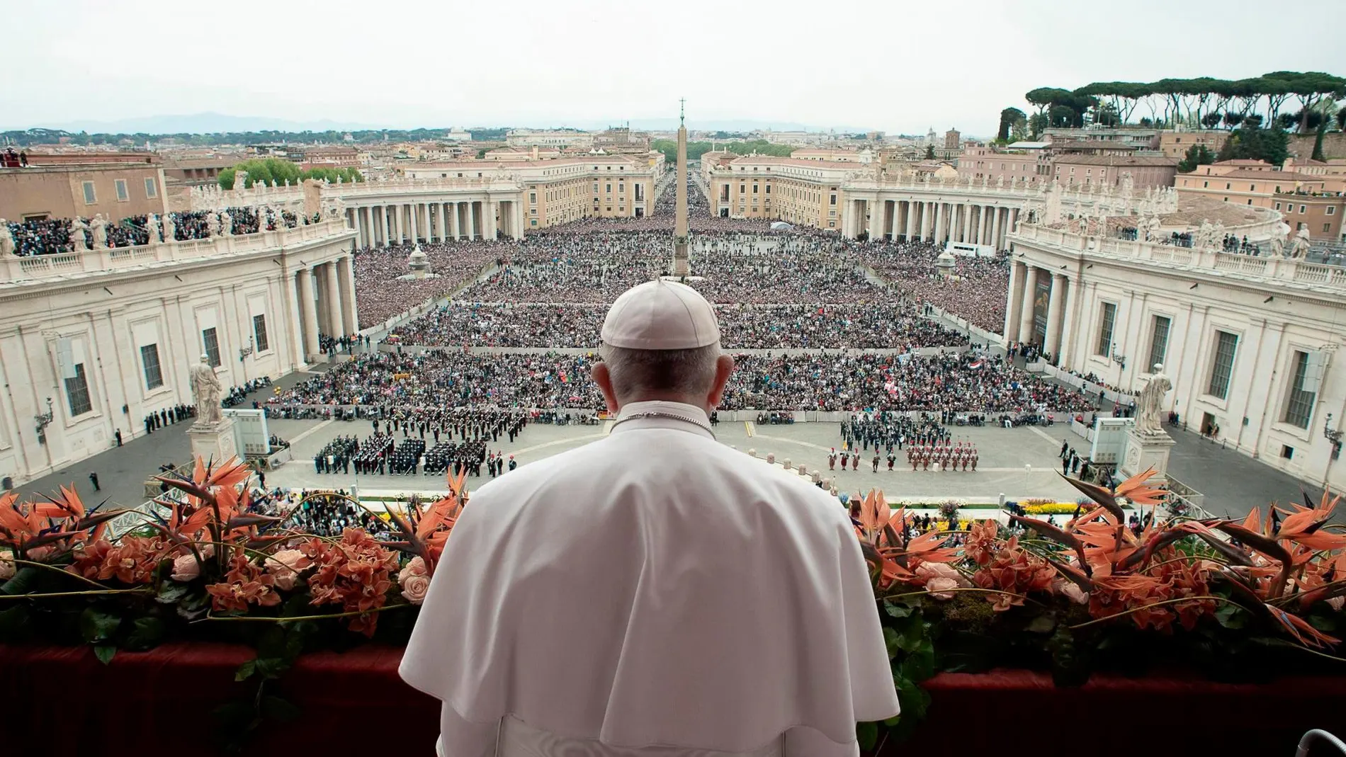 El Papa antes de comenzar una oración en El Vaticano