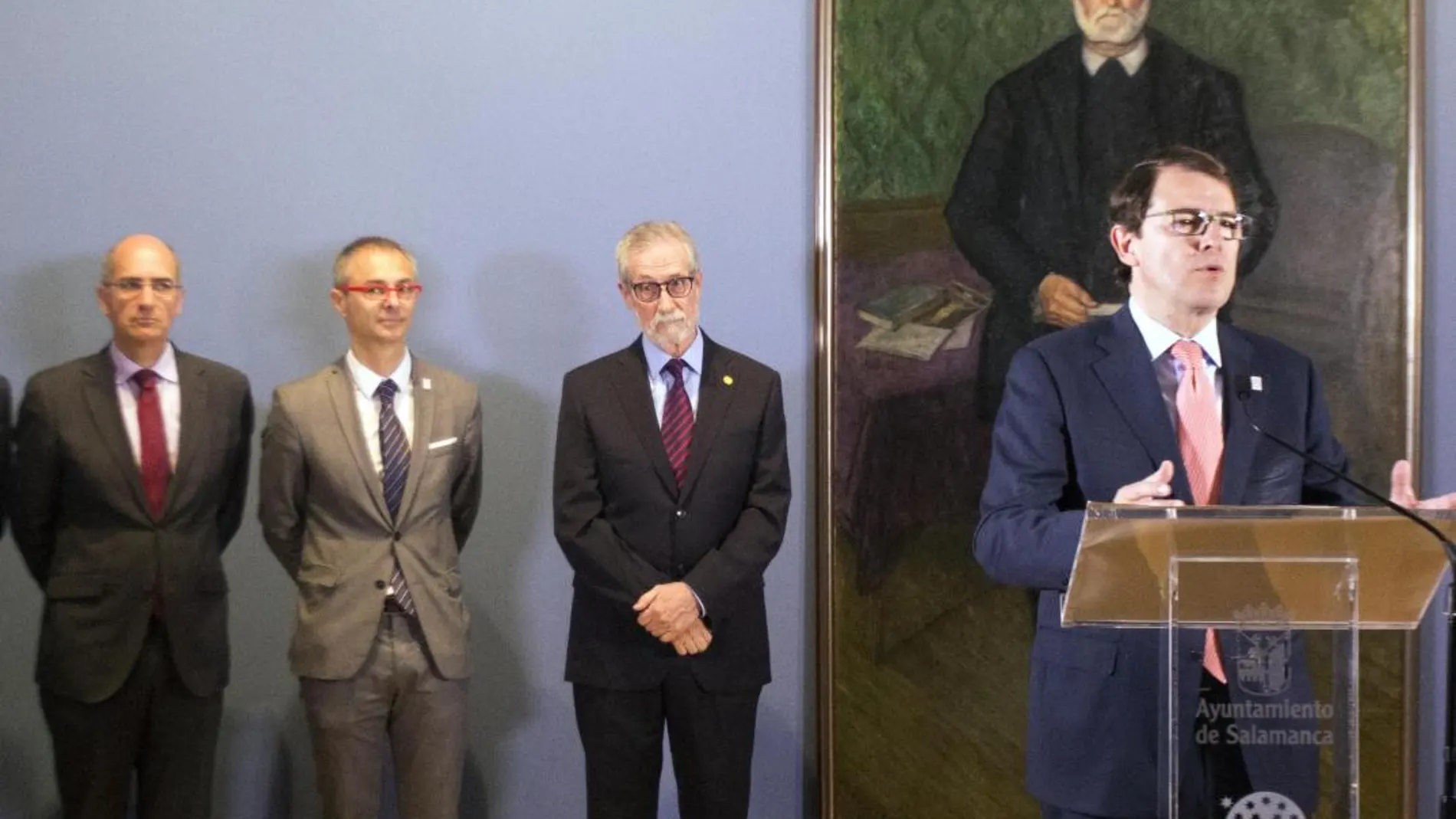 El alcalde Alfonso Fernández Mañueco presenta la exposición junto a Javier Iglesias, Francisco Blanco y Ricardo Rivero/ David Arranz/Ical