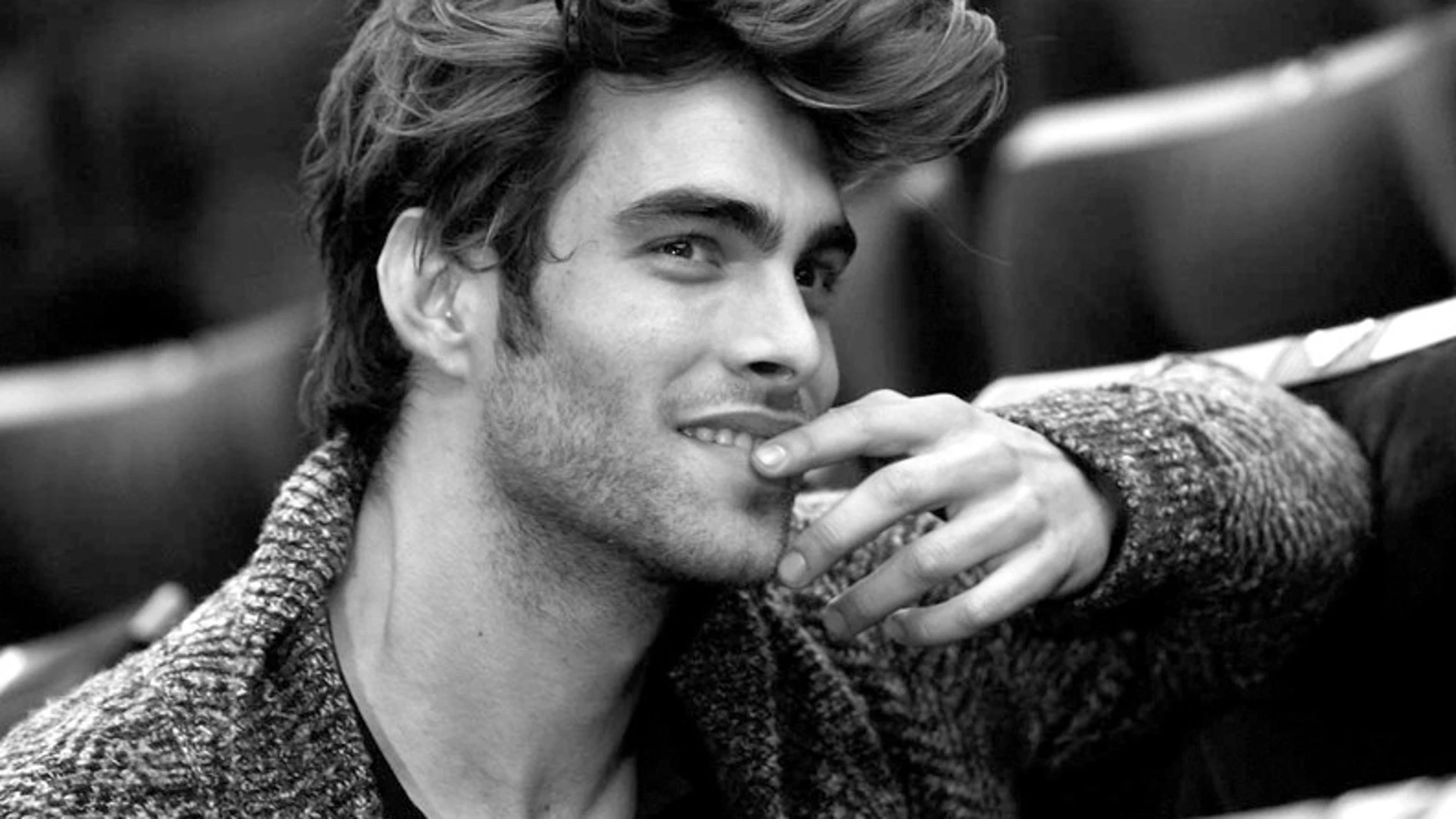 Jon Kortajarena revoluciona las redes con un desnudo integral