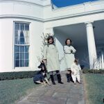 Jackie Kennedy junto a su hermana Lee y la hija de ésta, Anna Christina / Foto: Reuters