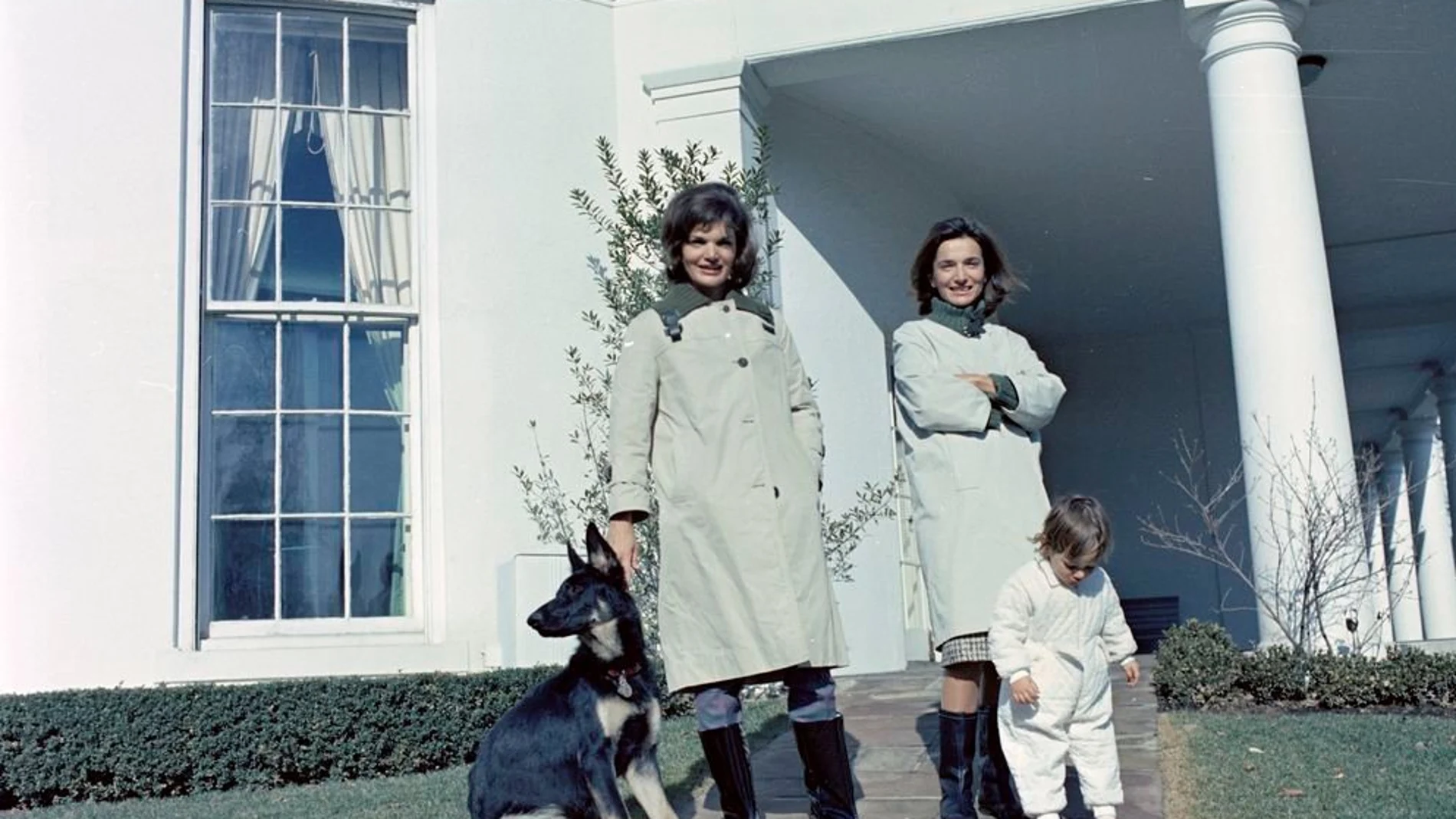 Jackie Kennedy junto a su hermana Lee y la hija de ésta, Anna Christina / Foto: Reuters