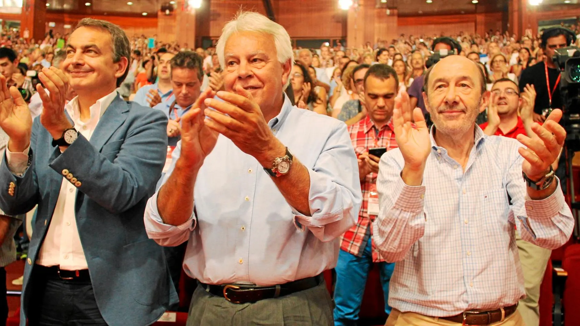 En el Congreso extraordinario del PSOE de 2014, en el que Rodríguez Zapatero fue elegido nuevo secretario general; Rubalcaba le mostró su apoyo junto a Felipe González