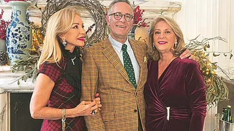 Carmen Lomana con sus hermanos Carlos y María José el día de Navidad