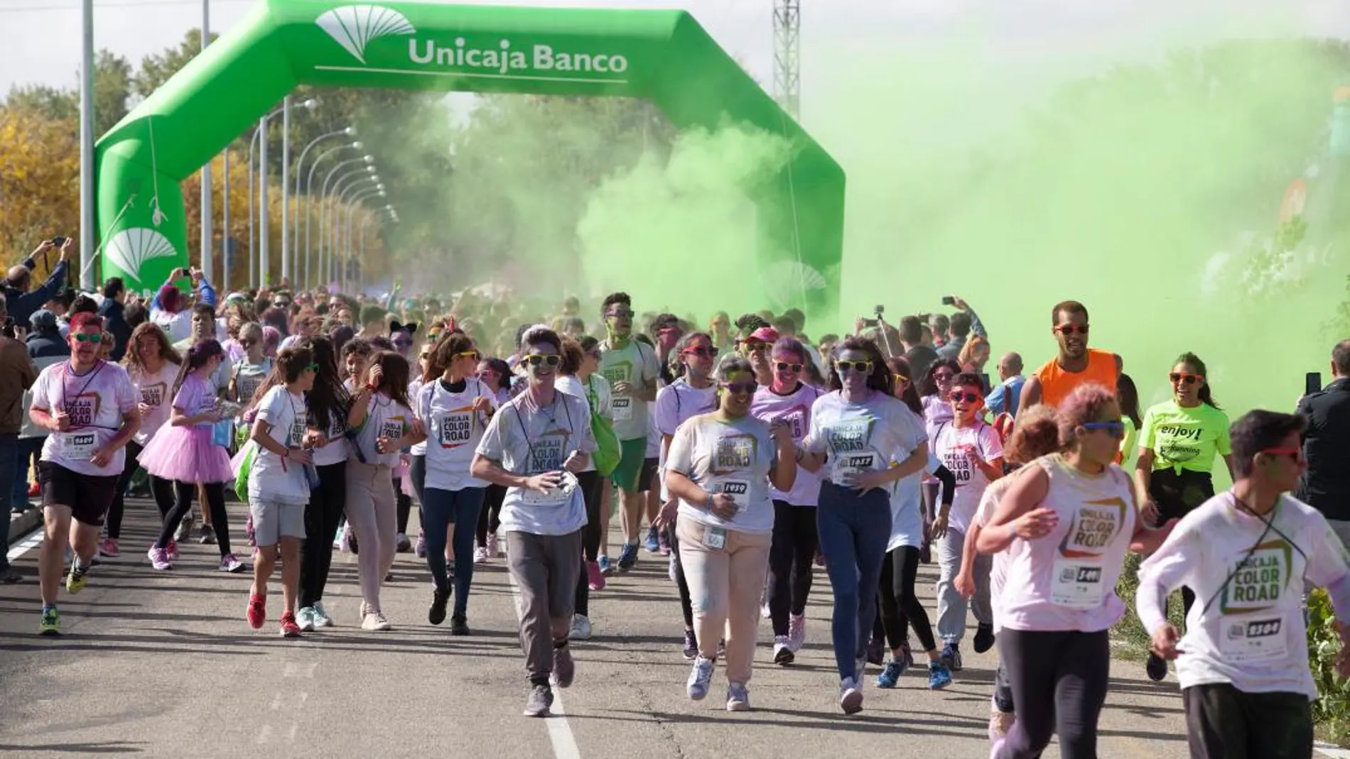 Salamanca acoge la carrera Unicaja Color Road que se disputa entre la capital y el municipio de Santa Marta de Tormes