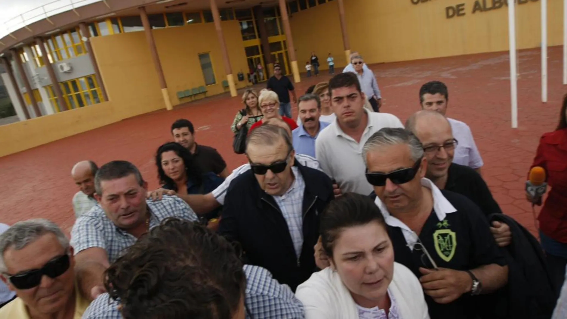 Juan Enciso, ex regidor de El Ejido, a las puertas del Centro Penitenciario de Albolote