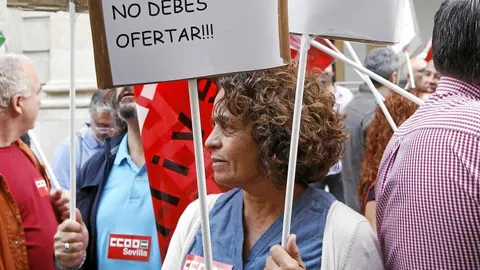 Los manifestantes reclaman que las empresas exijan más presupuesto