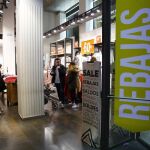 La mayoría del comercio de proximidad sigue manteniendo el 7 de enero como el arranque de las rebajas.