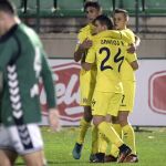 Los jugadores del Villarreal celebran el primer gol para el equipo