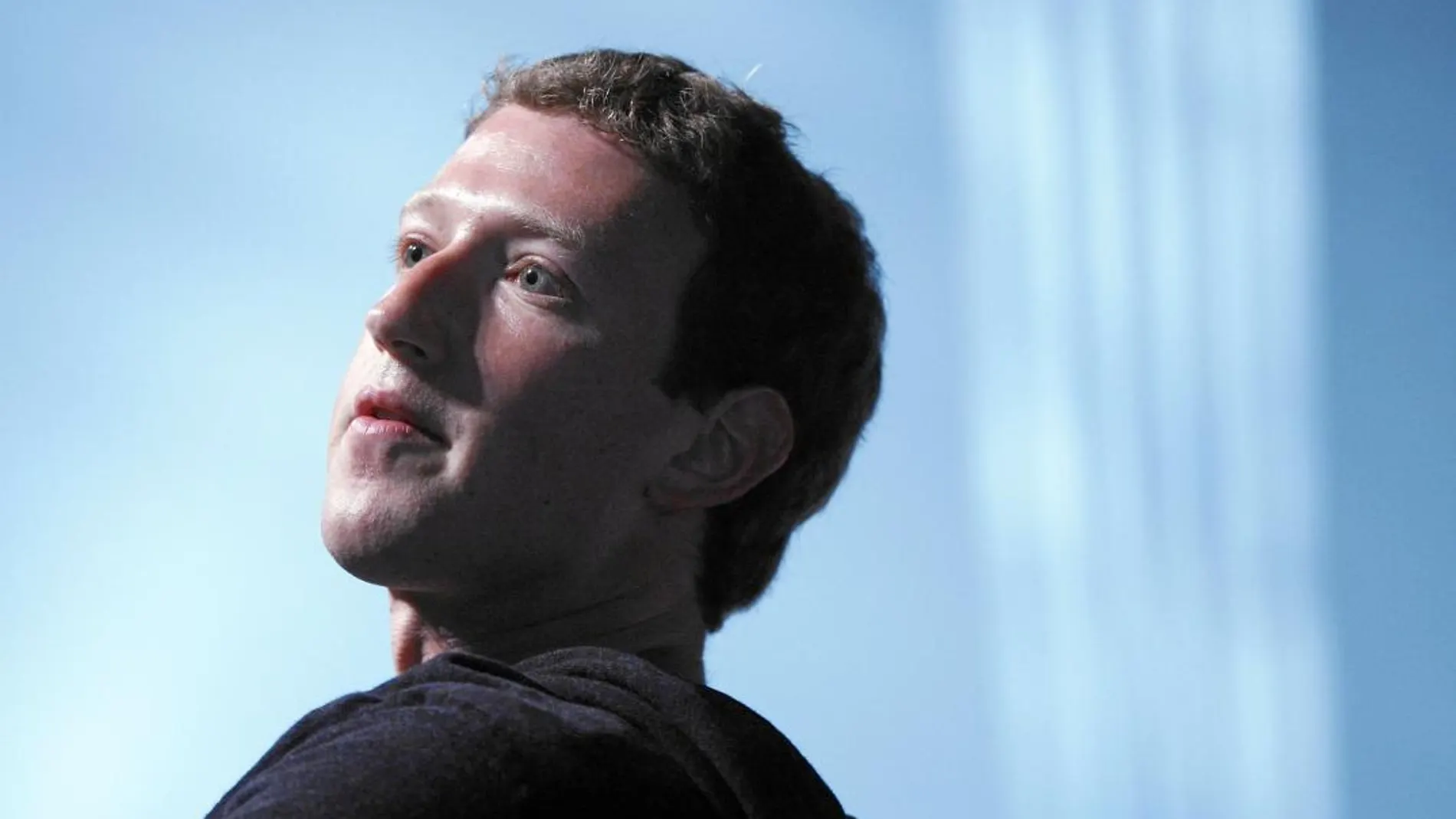 Mark Zuckerberg ha roto su silencio y ha anunciado que investigará las aplicaciones que accedieron a grandes cantidades de información