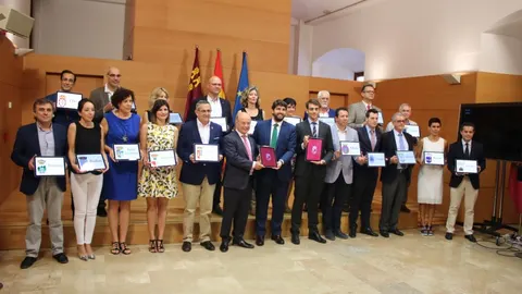El presidente, Fernando López Miras, con los principales representantes de los ayuntamientos de menos de 20.000 habitantes