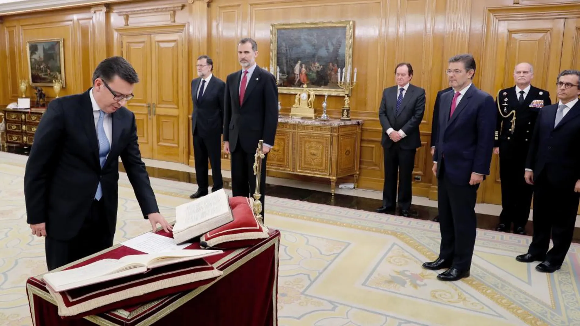 El nuevo ministro de Economía jura su cargo/Foto: Efe