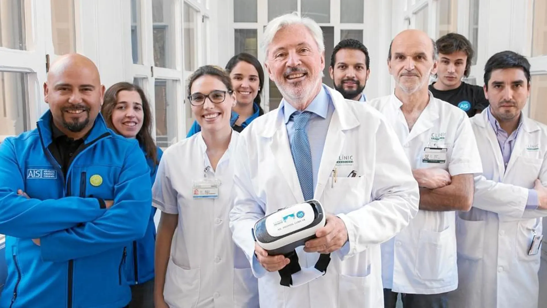 En la imagen, el equipo médico que ha puesto en marcha la aplicación VR Pacientes